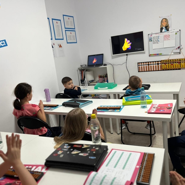 Calculul cu Abac în Aritmetica Mentală: O Tradiție Străveche pentru Dezvoltarea Abilităților Matematice